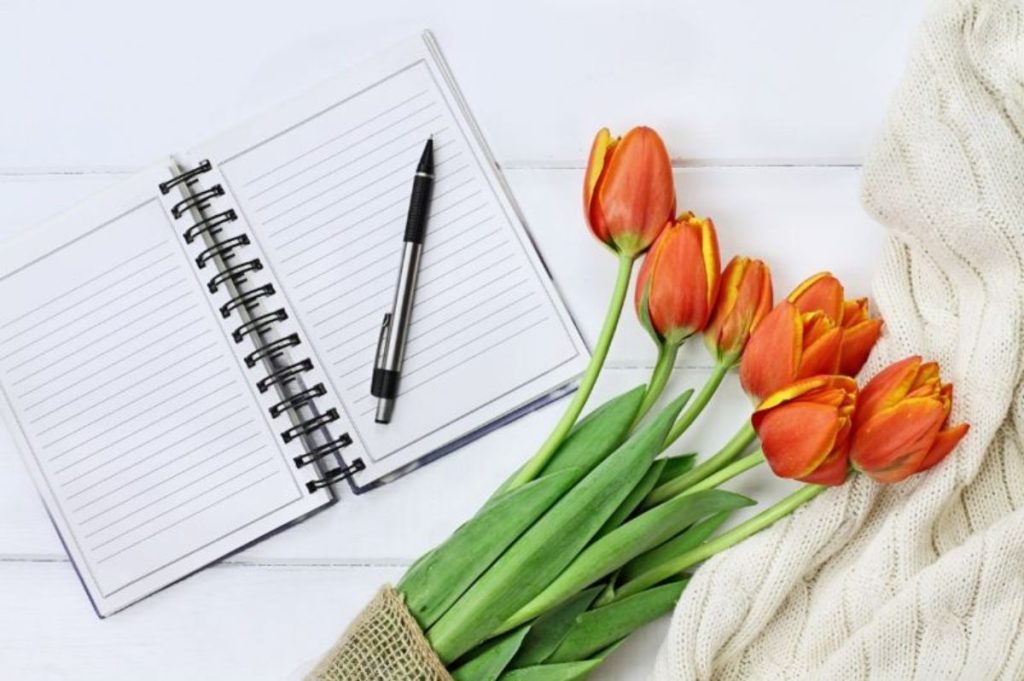 Read more about the article MINDFUL MOMENTS WITH LOUW ROETS DESIGNER FURNITURE